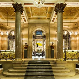 4* מלון Hilton Opera
