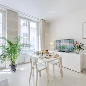 Апартаменты Jardin Saint Honore, Париж