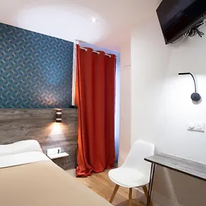 2* Otel Leonard De Vinci 75011